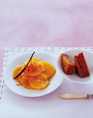 Marinierte Orangen in Vanille Zimtsauce mit holländischem Fruhstuckskuchen