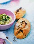 Olivenfladen mit Pistazien Schafskse Dip