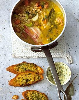 Bohnensuppe mit Majoran Broten