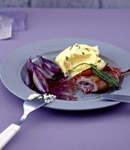 Involtini mit Rotwein Schalotten und Polenta