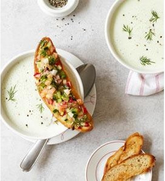 Gurkensuppe mit Crostini