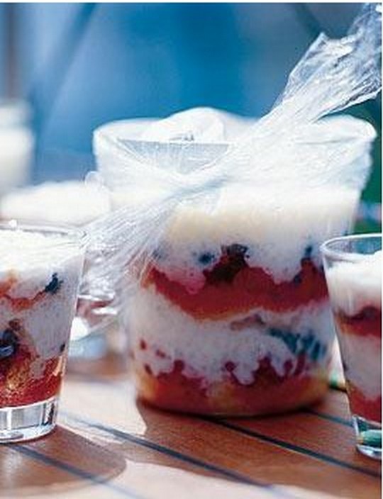 Milchreis Trifle mit gemischten Beeren picture, Milchreis Trifle mit ...