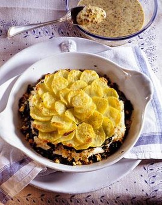 Geschichteter Hamburger Pannfisch mit pikanter Senfsabayon