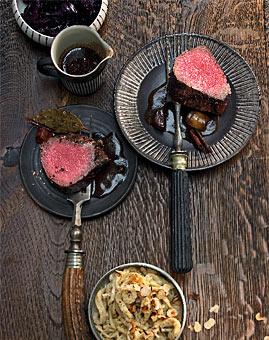 Gewürz Rinderfilet mit Nussspatzle und Rotkohl