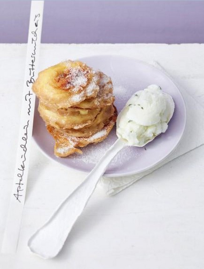 Apfelkuchlein mit Buttermilch Eis