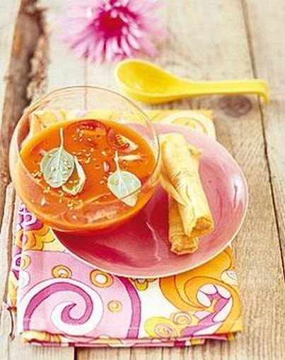 Tomatensuppe mit Fruhlingsrollen