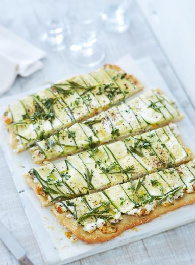 Zucchini Flatbread mit Ziegenfrischkase