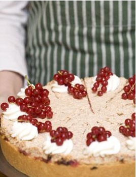 Johannisbeerkuchen mit Haselnuss Baiser