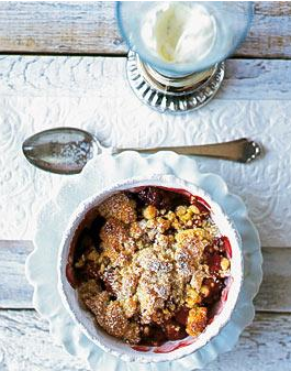 Apfelcrumble mit Vanillesahne