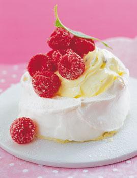 Baiser mit Passionsfrucht Mascarpone und Himbeeren