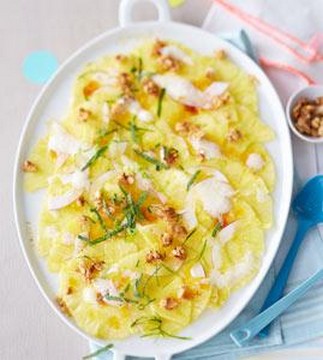 Ananas Carpaccio mit Haferflocken Crunch