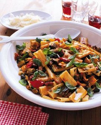 Rigatoni mit mediterranem Gemuse