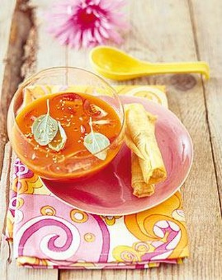 Tomatensuppe mit Fruhlingsrollen