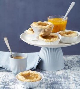 Espresso Natas mit Fruchtsauce