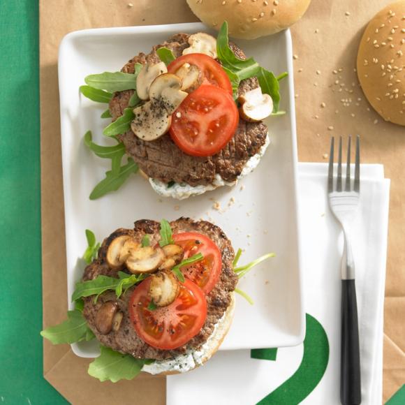 Beefburger mit gebratenen Champignons