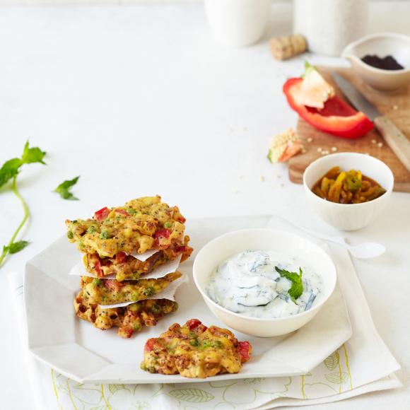 Gemuse Pakora mit Gurken Minzjoghurt