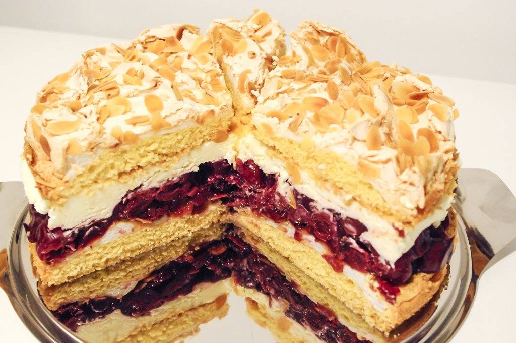 beeren mandel sahne torte