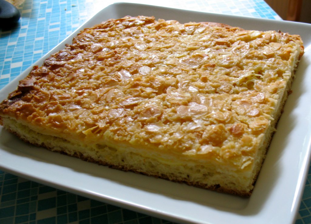 bienenstich kuchen