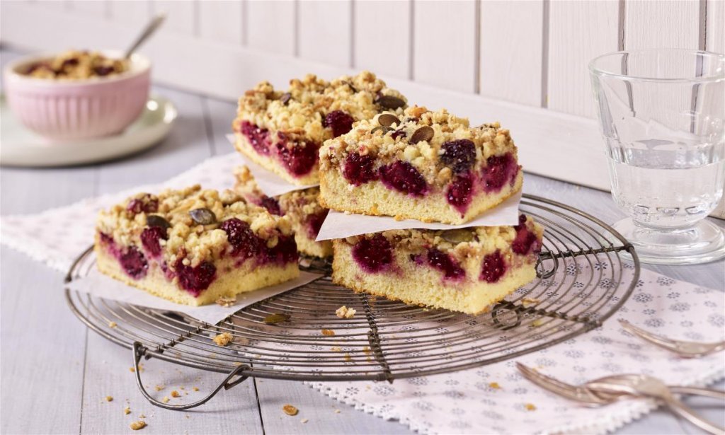 brombeer streusel zimt kuchen