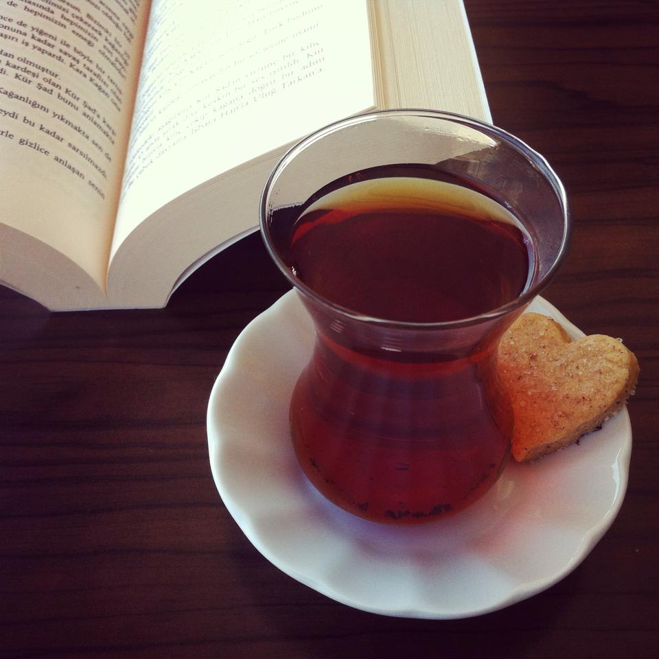 buch tee und cookie