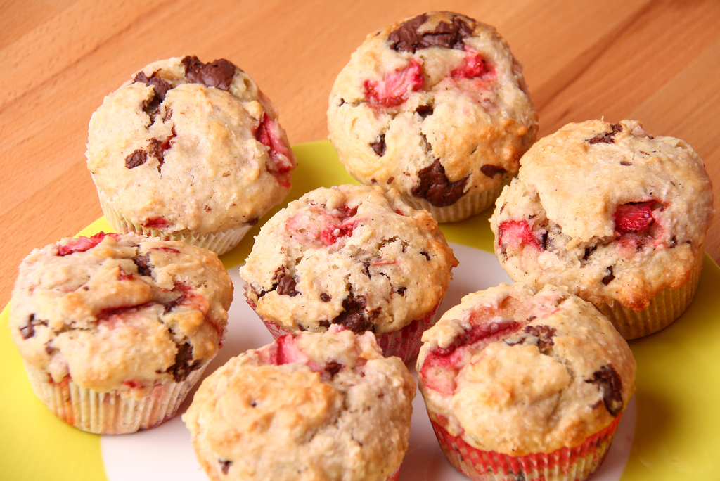 erdbeer kokos muffins mit schokostücken