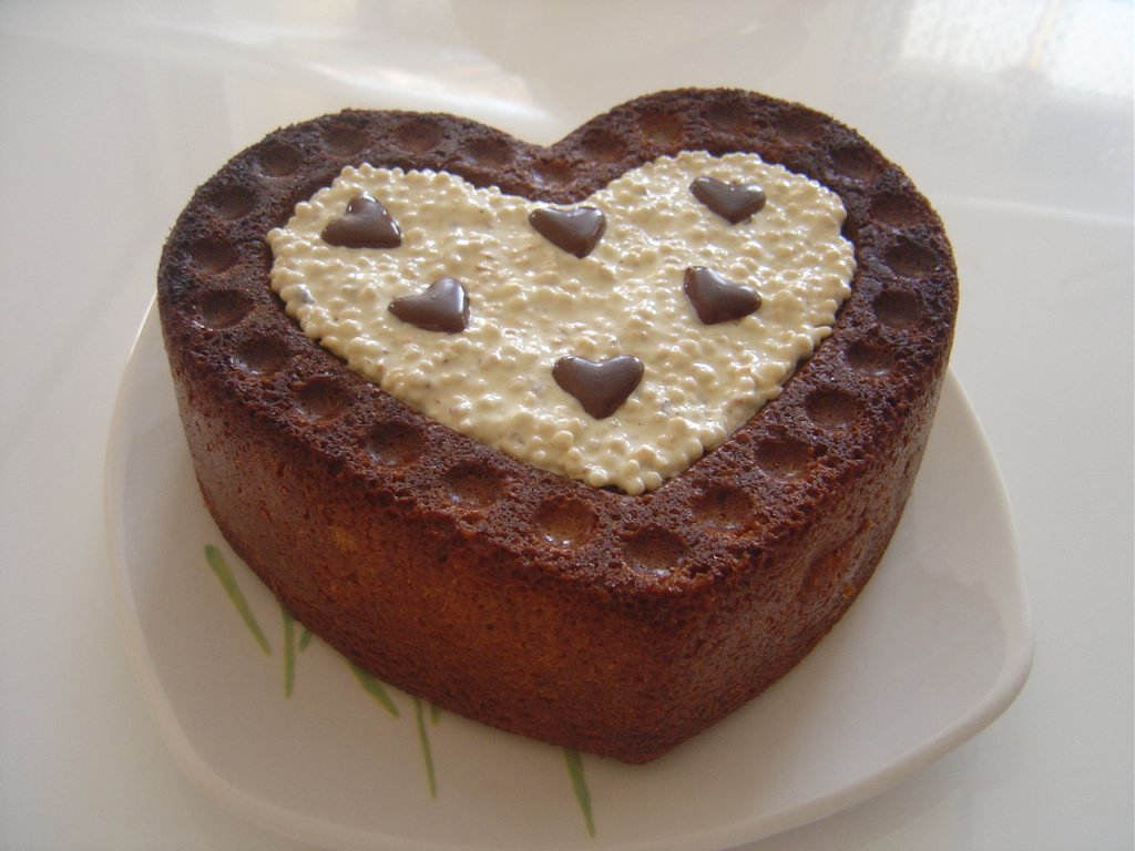 herzkuchen mit schwarz und weiss schokolade