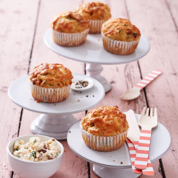 Herzhafte Muffins mit Schafskäse-Creme picture, Herzhafte Muffins mit ...
