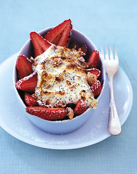 Gratinierte Erdbeeren mit Mohnschaum und Amaretti