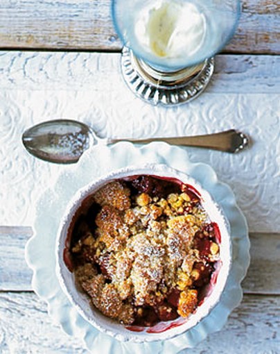 Apfelcrumble mit Vanillesahne