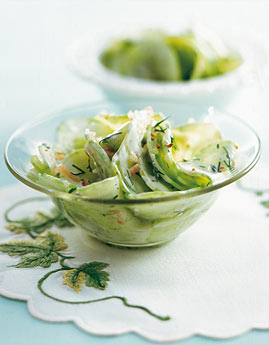 Klassischer Gurkensalat mit Dill Dressing