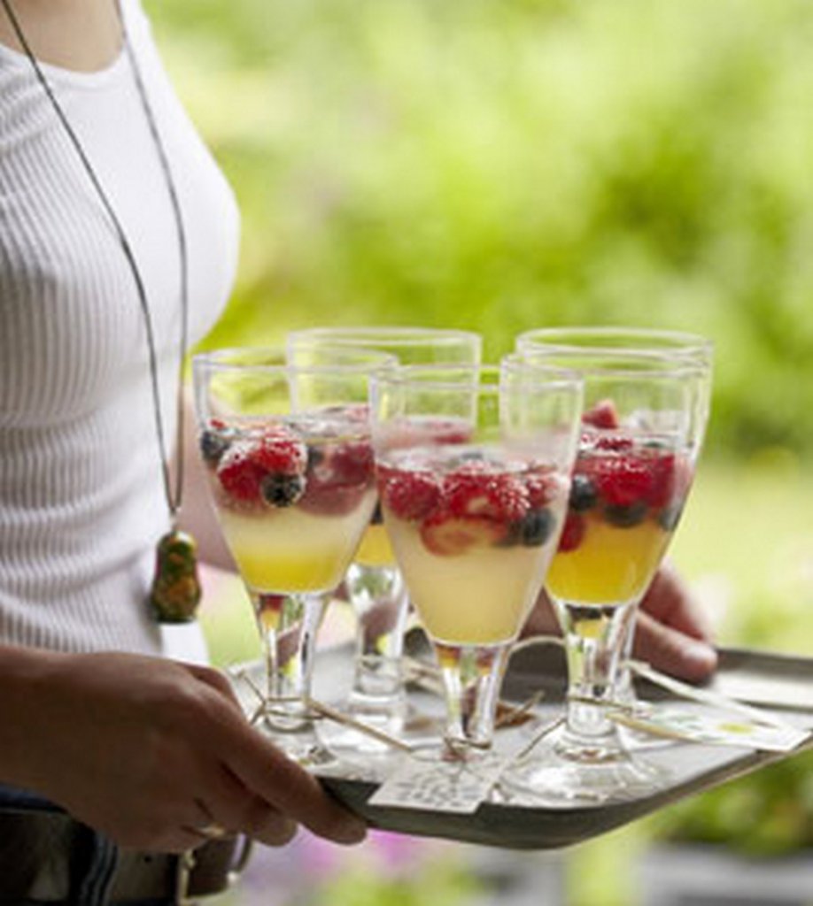 Sommertraum Bowle mit Erdbeeren