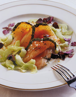 Graved Lachs mit Gurkensalat in Limettenvinaigrette