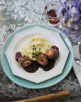 Filetrllchen auf Rotwein Zwiebeln