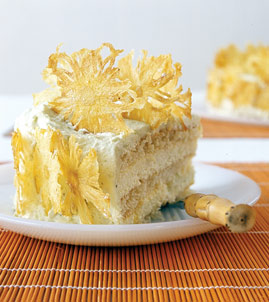 Frischksetorte mit Ananas und Orange