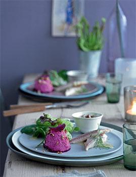 Rote Bete Mousse mit Wintersalat und Forelle