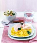 Lachs mit Steckrube und Apfelsalat