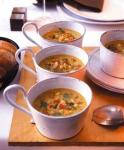 Steckrubensuppe mit Curry und Paprika