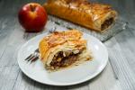 Nussstrudel mit apfel und rosinen