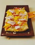 Pizza mit Mango, Pute und Paprika